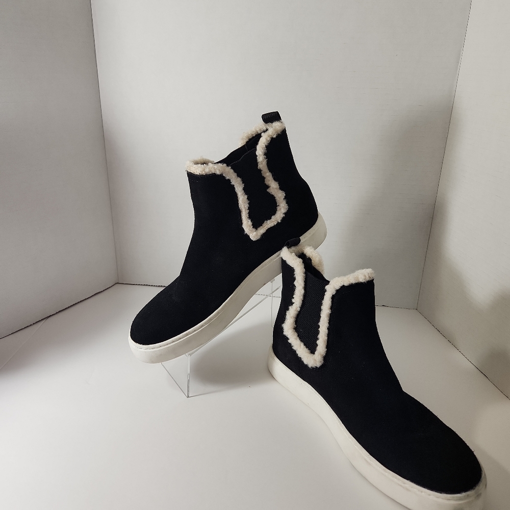 Lucky Brand Kichai Cozy Chelsea Boot Black suede with white faux fur trim size 9